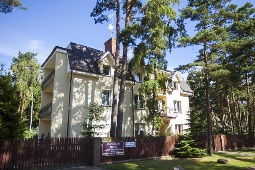 Dom Goscinny Przy Lesie Pobierowo Exteriér fotografie